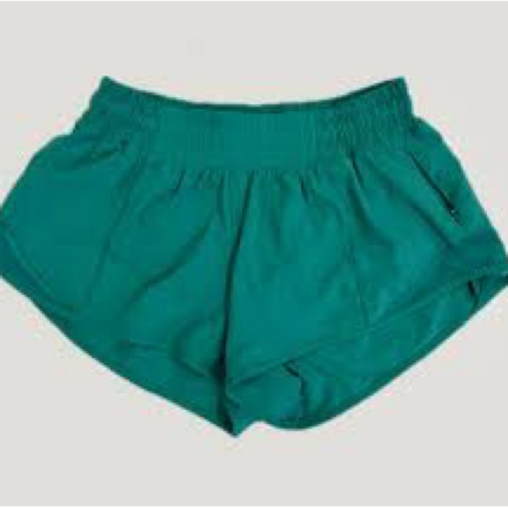 Lululemon Hotty Hot Low Rise Short 2.5" Size 6 Like New